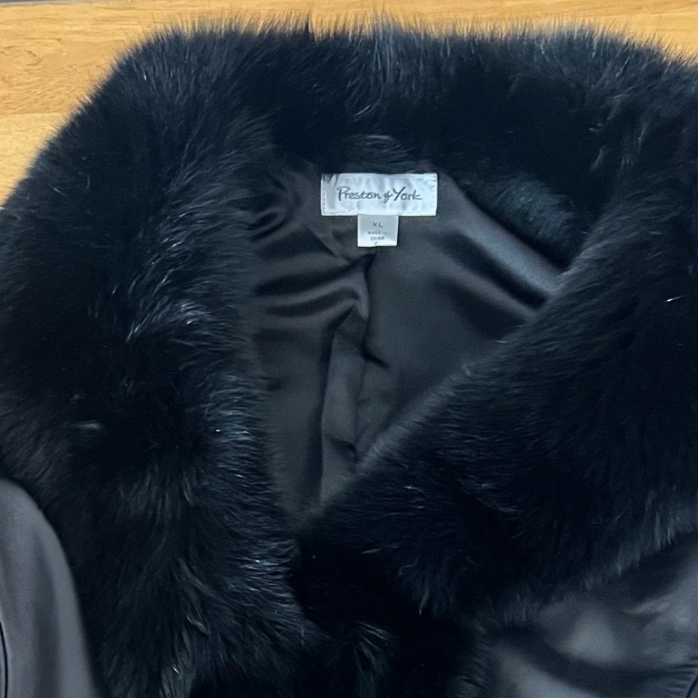 Preston &York Elegant Black Fox Fur-Trimmed Women's Jacket Lamb Skin 100% shell - Picture 2 of 4